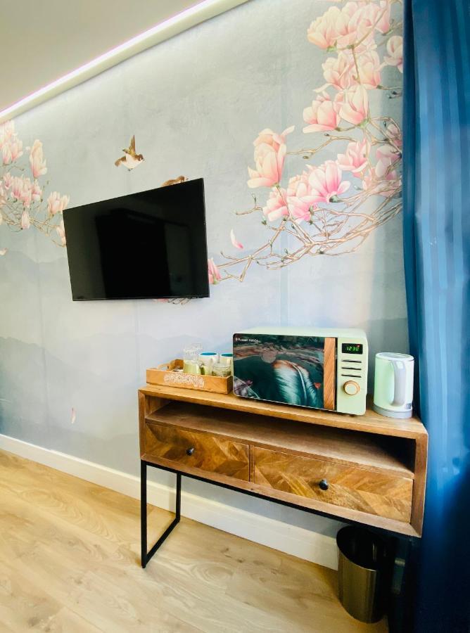 New Studio Flat Overlooking City Centre 킹스턴어폰템스 외부 사진